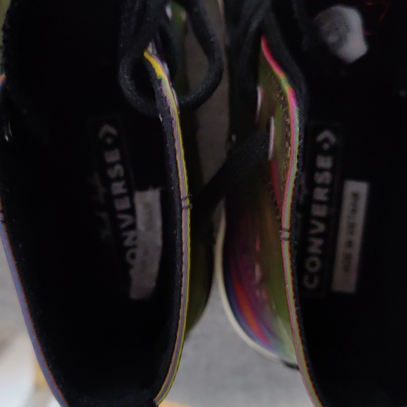 Converse size 41/2 In Boys and 71/2 in women's color iridescent - Picture 5 of 7